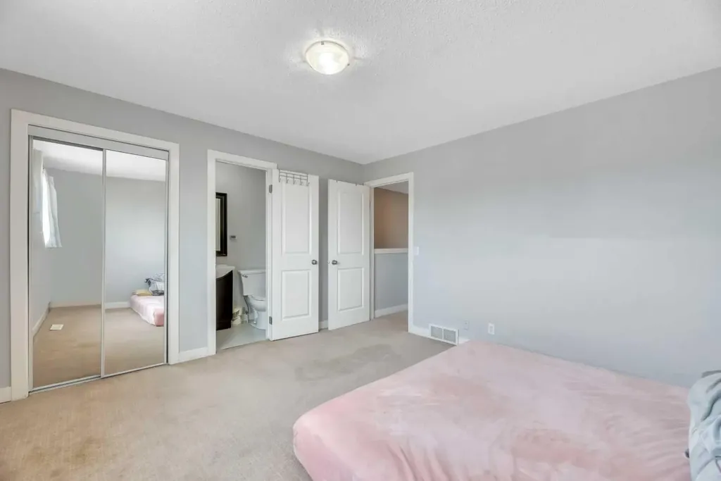 6408 54 Street NE Calgary AB T3J1Z5