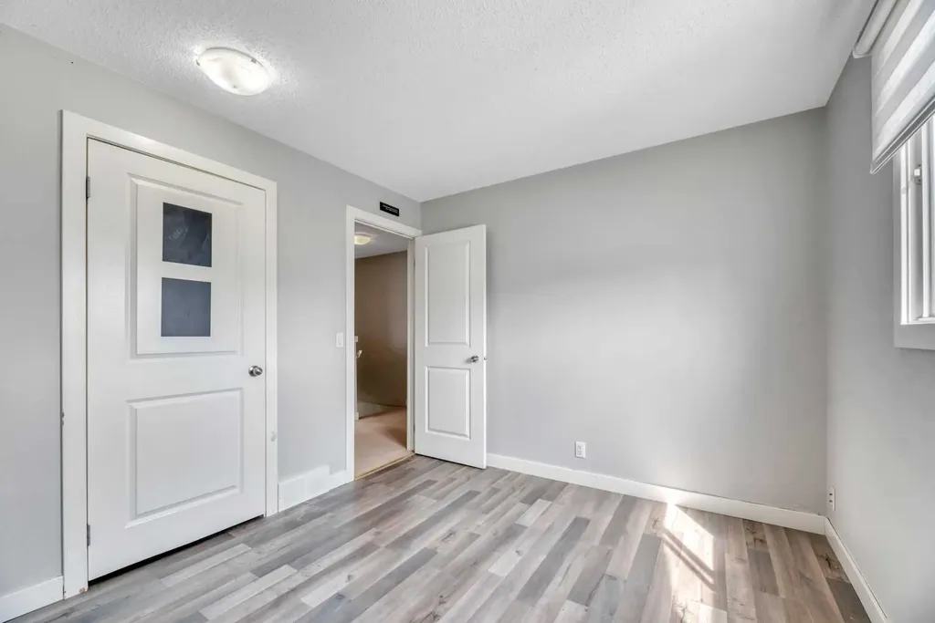 6408 54 Street NE Calgary AB T3J1Z5