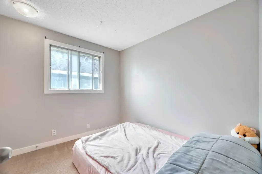 6408 54 Street NE Calgary AB T3J1Z5