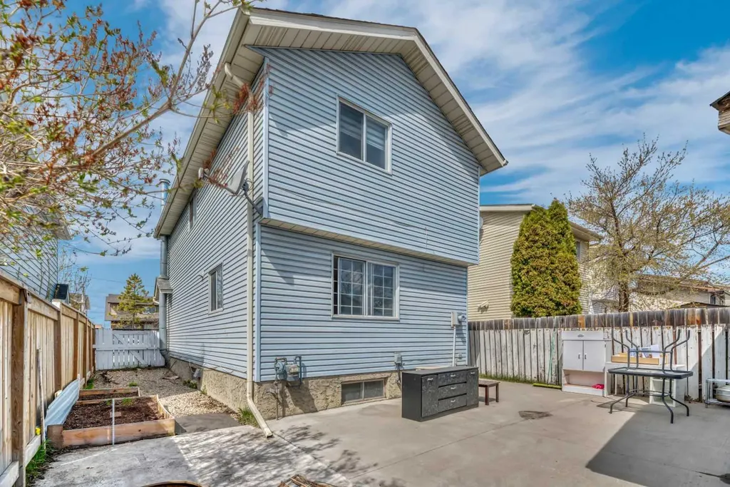 6408 54 Street NE Calgary AB T3J1Z5