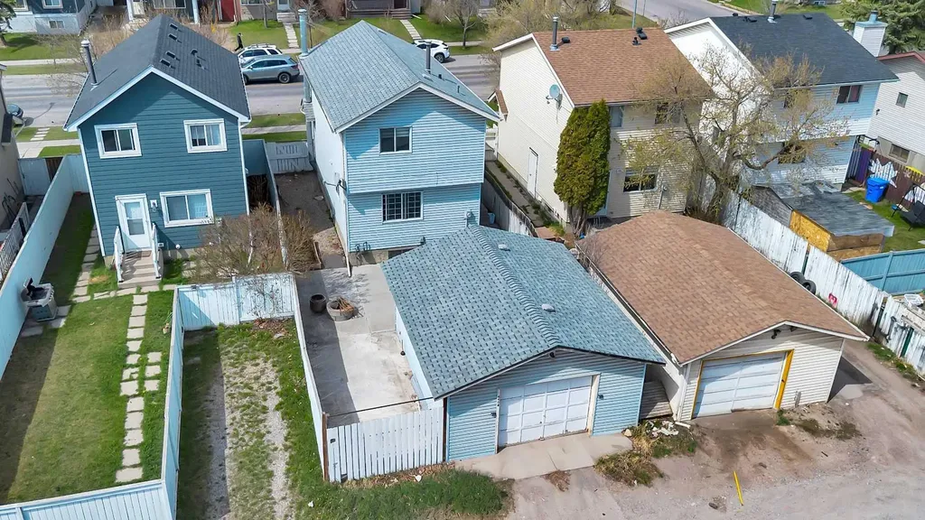6408 54 Street NE Calgary AB T3J1Z5