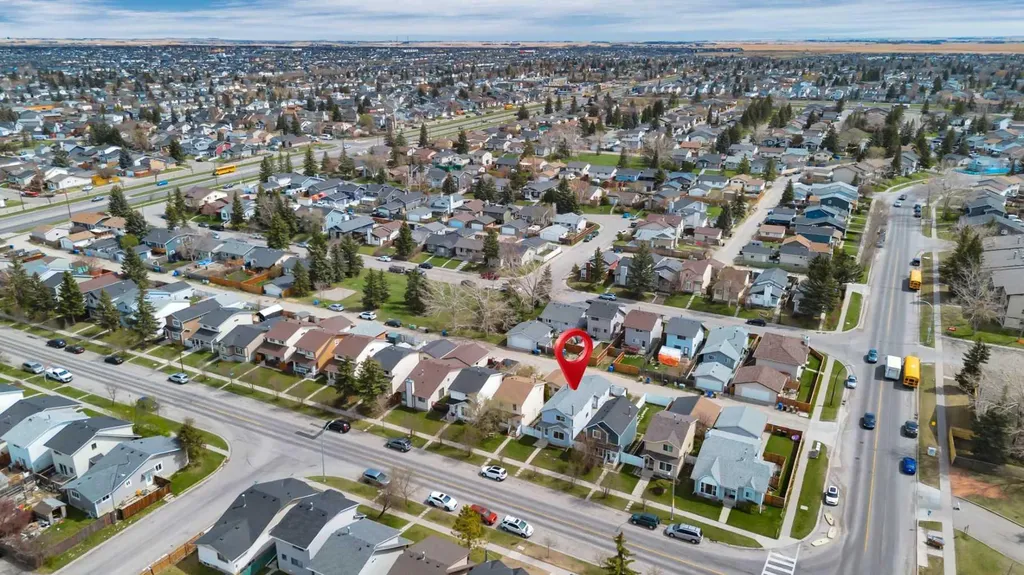 6408 54 Street NE Calgary AB T3J1Z5