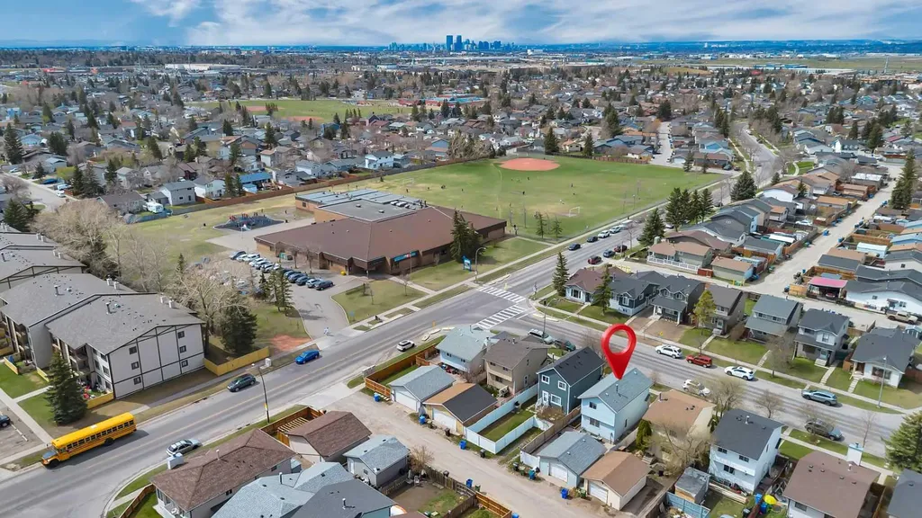 6408 54 Street NE Calgary AB T3J1Z5