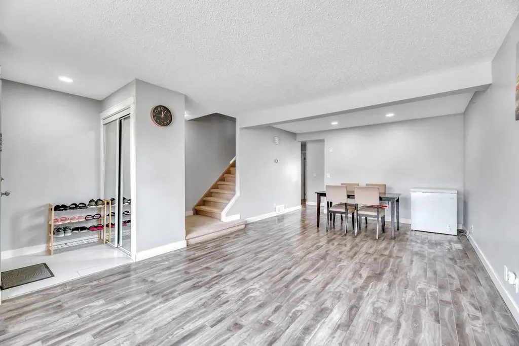 6408 54 Street NE Calgary AB T3J1Z5