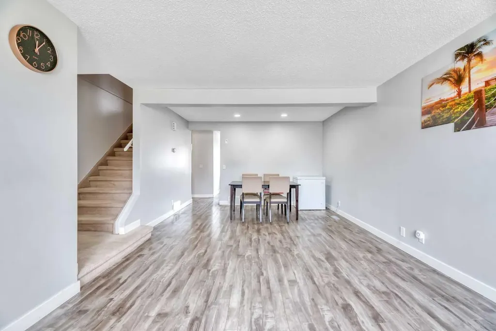 6408 54 Street NE Calgary AB T3J1Z5
