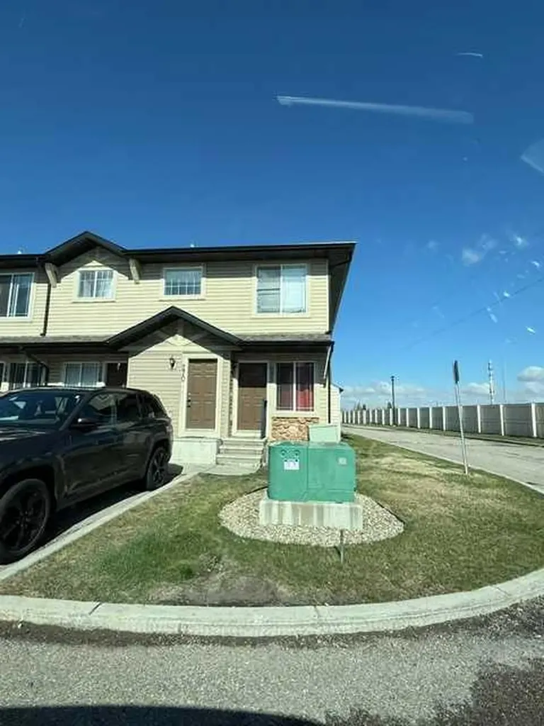270 Saddlebrook Point NE Calgary AB T3J 0G5