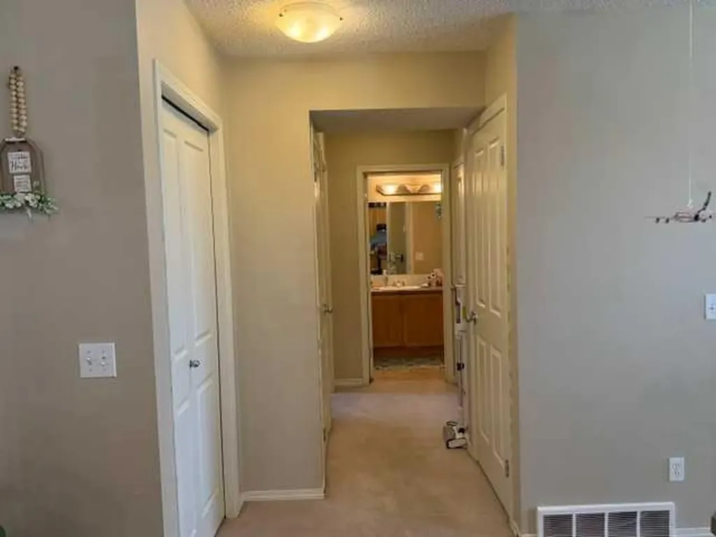 270 Saddlebrook Point NE Calgary AB T3J 0G5