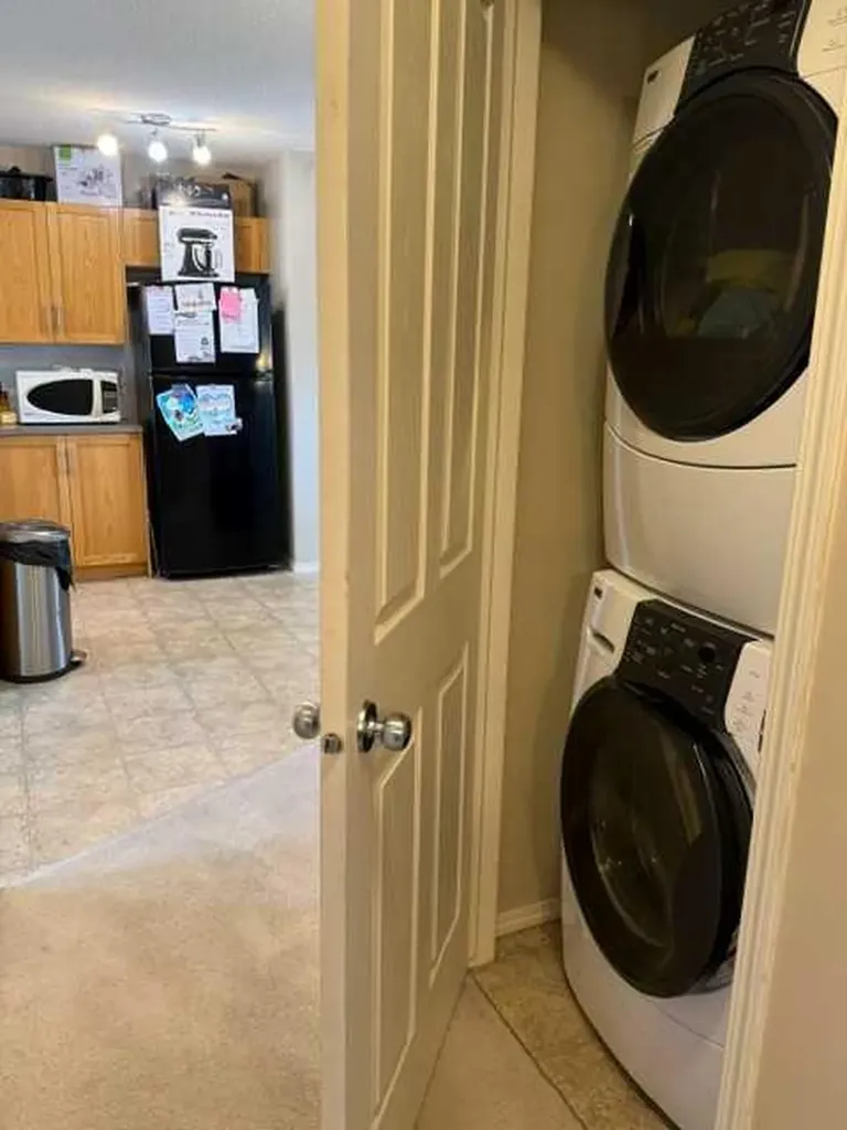 270 Saddlebrook Point NE Calgary AB T3J 0G5