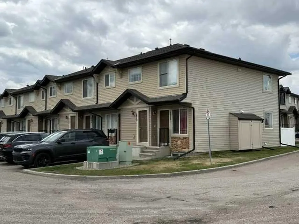 270 Saddlebrook Point NE Calgary AB T3J 0G5