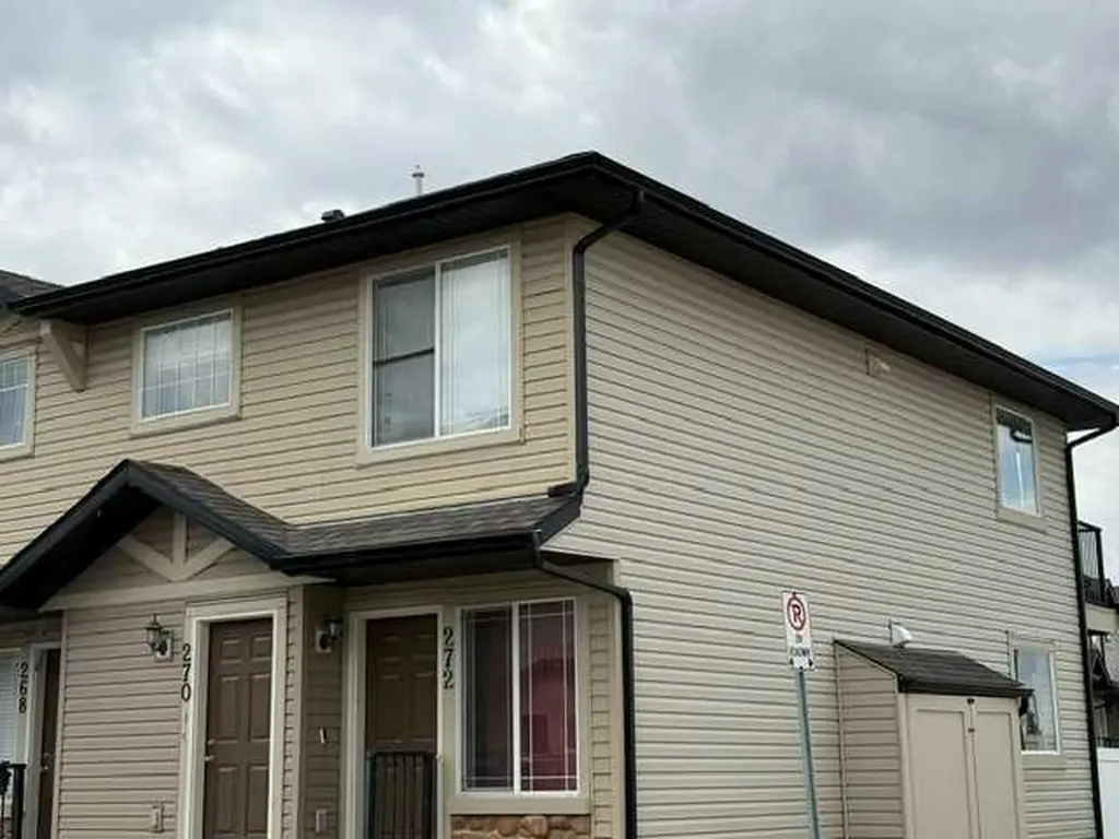 270 Saddlebrook Point NE Calgary AB T3J 0G5