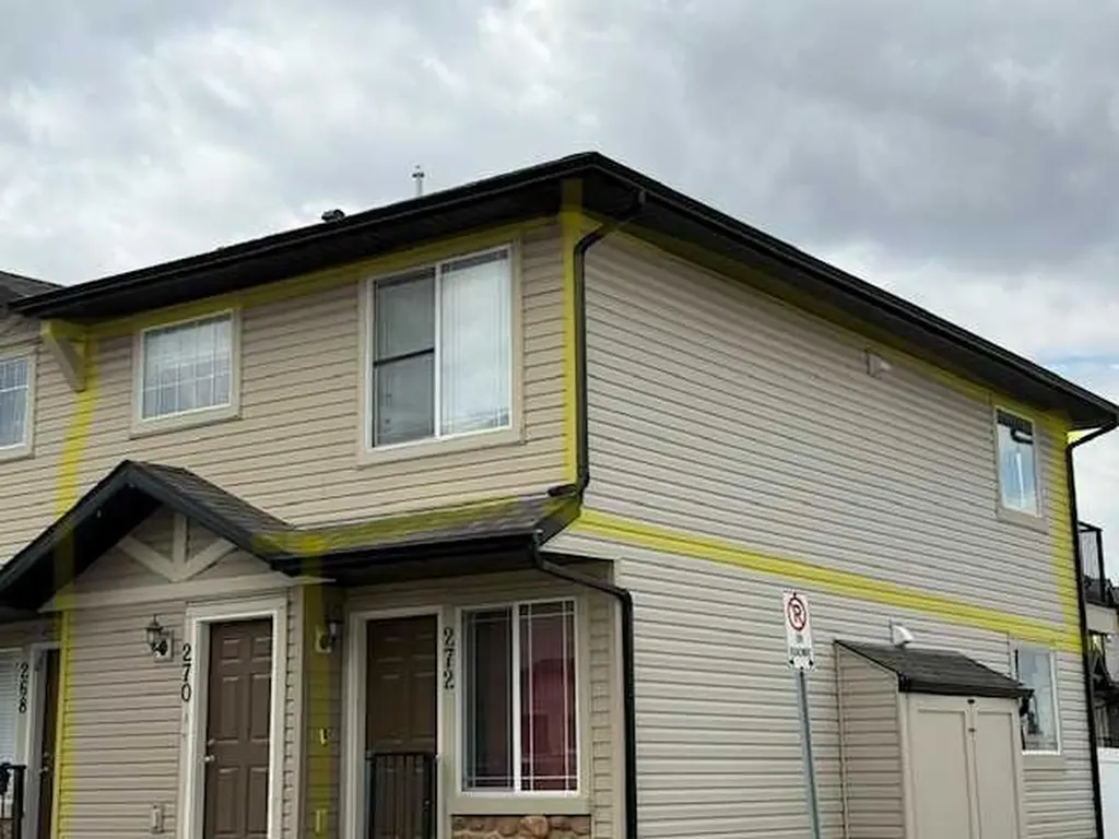 270 Saddlebrook Point NE Calgary AB T3J 0G5