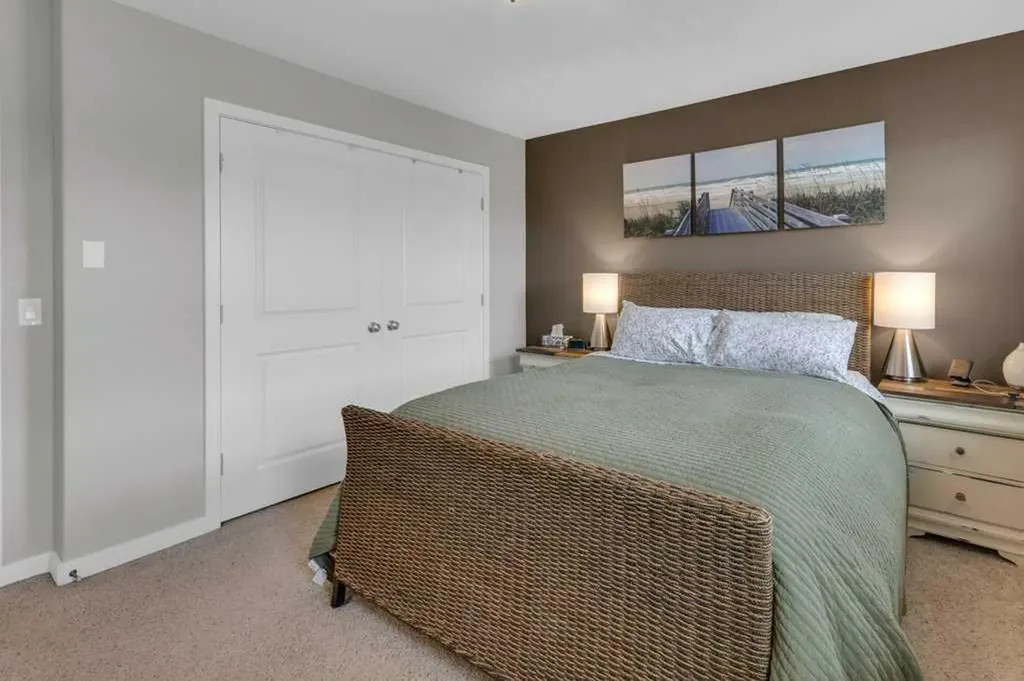64 Ravenskirk Heath SE Airdrie AB T4A 0K6