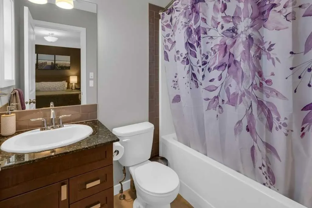 64 Ravenskirk Heath SE Airdrie AB T4A 0K6