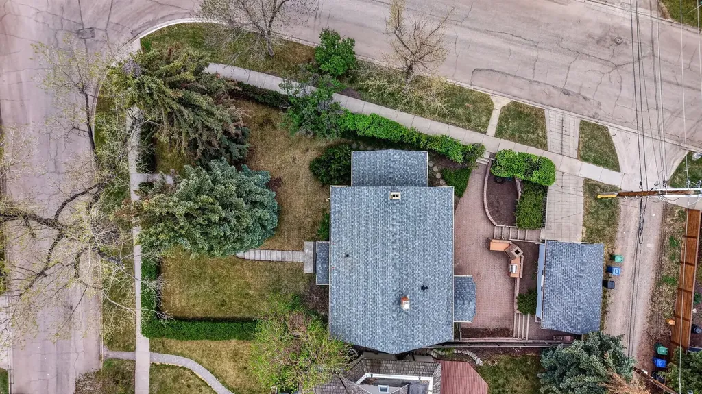 1439 Shelbourne Street SW Calgary AB T3C 2L1