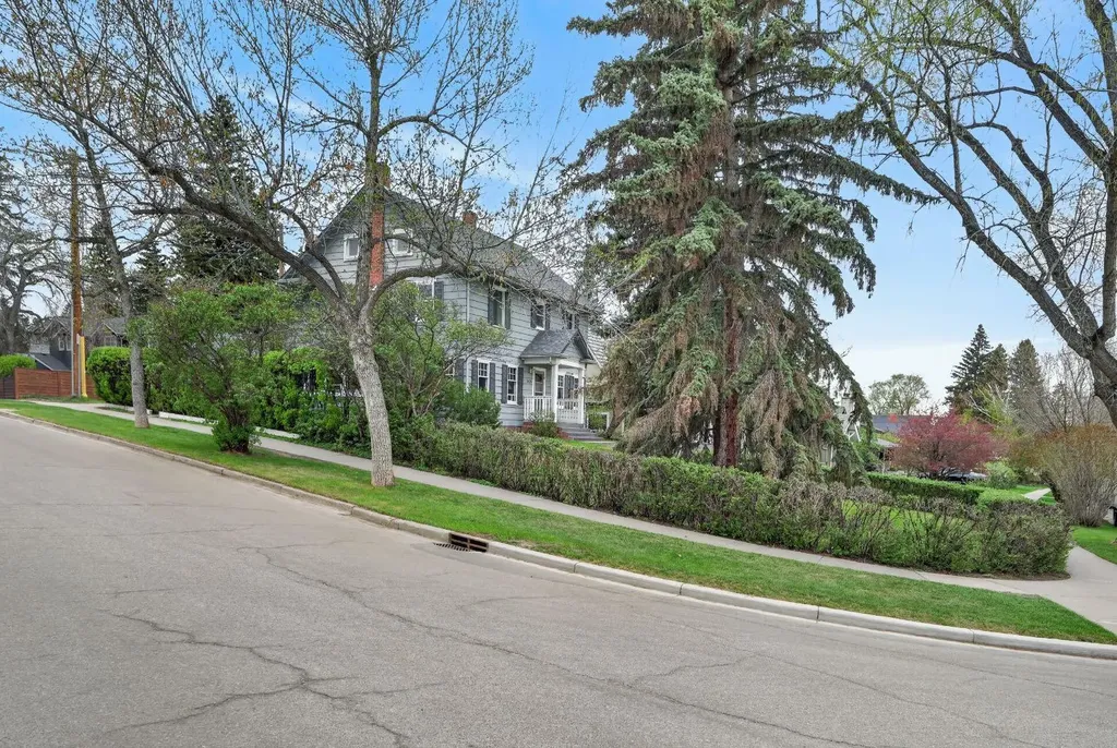 1439 Shelbourne Street SW Calgary AB T3C 2L1