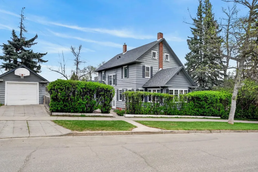 1439 Shelbourne Street SW Calgary AB T3C 2L1