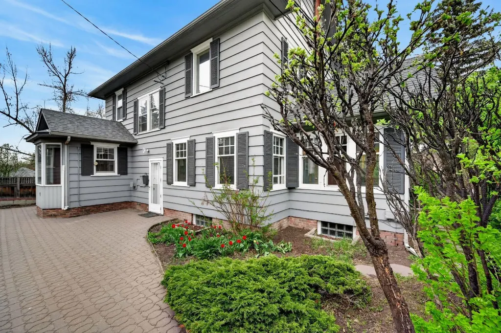 1439 Shelbourne Street SW Calgary AB T3C 2L1