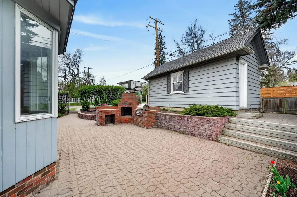 1439 Shelbourne Street SW Calgary AB T3C 2L1