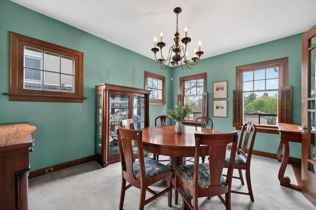 1439 Shelbourne Street SW Calgary AB T3C 2L1