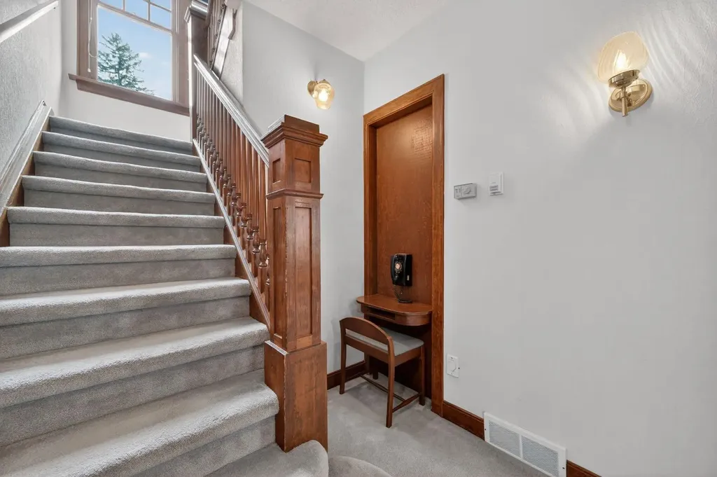 1439 Shelbourne Street SW Calgary AB T3C 2L1