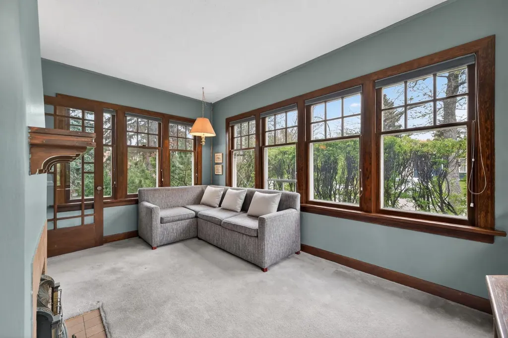 1439 Shelbourne Street SW Calgary AB T3C 2L1