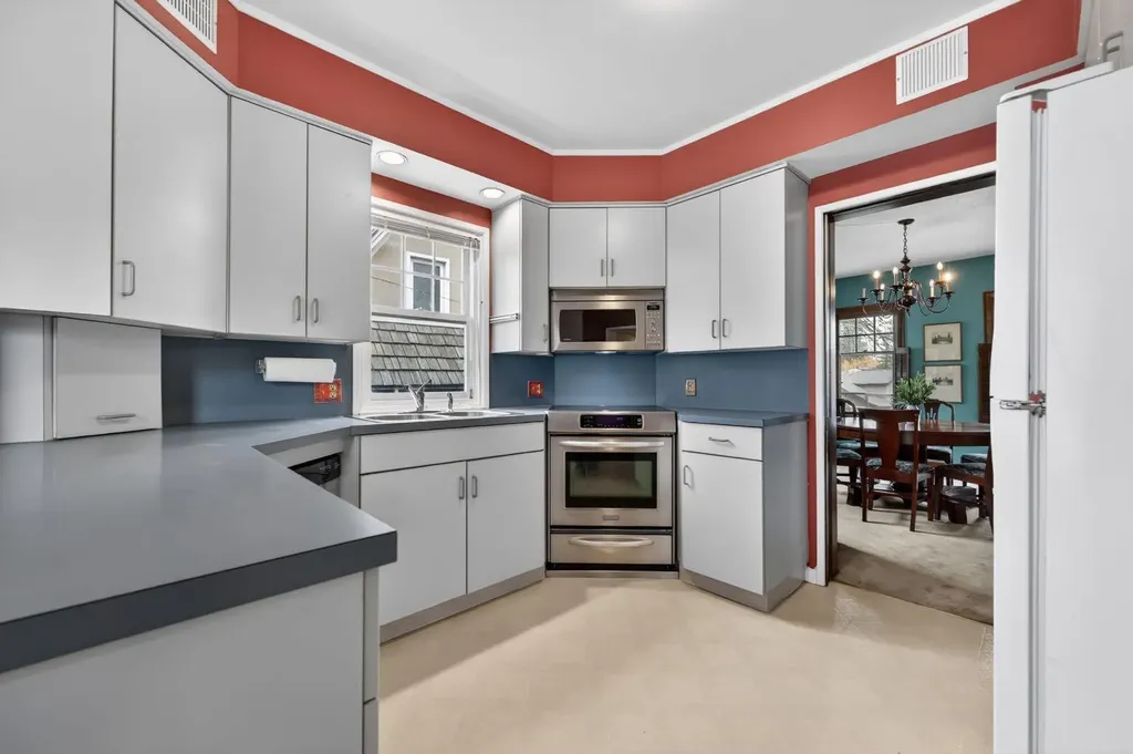 1439 Shelbourne Street SW Calgary AB T3C 2L1