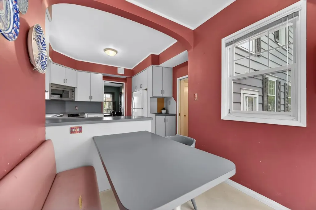 1439 Shelbourne Street SW Calgary AB T3C 2L1