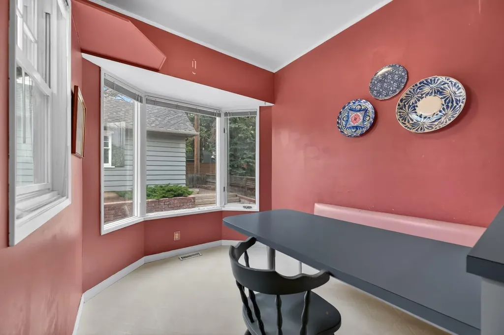 1439 Shelbourne Street SW Calgary AB T3C 2L1