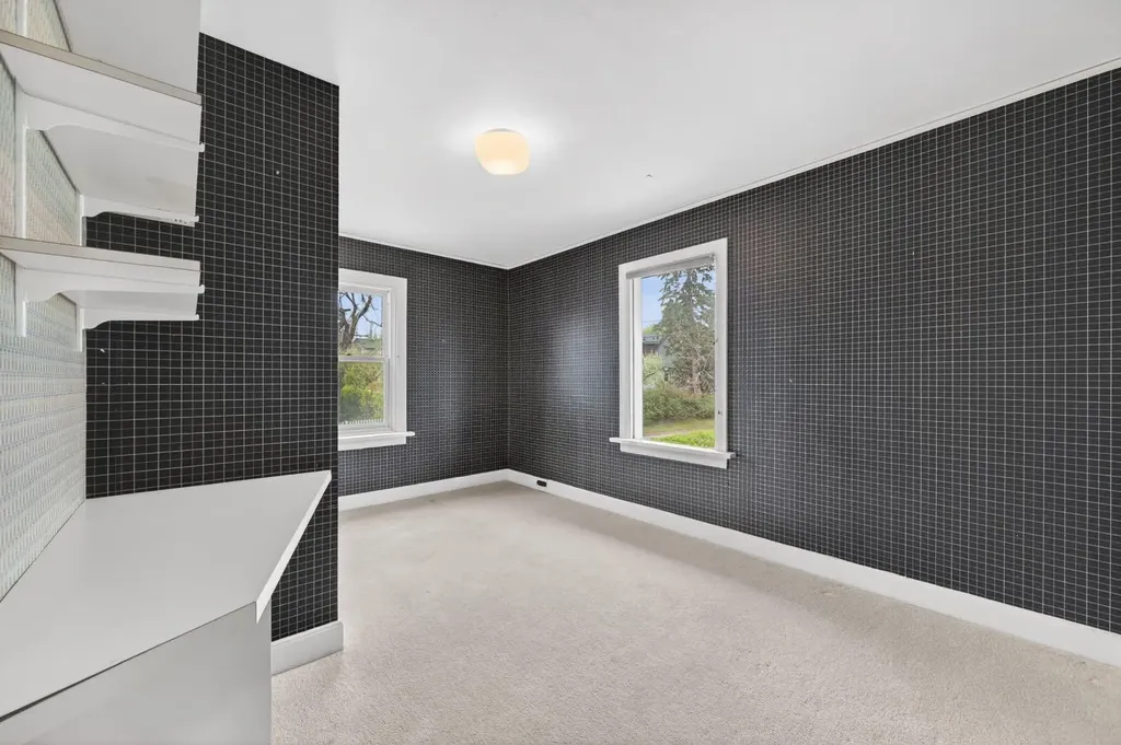 1439 Shelbourne Street SW Calgary AB T3C 2L1