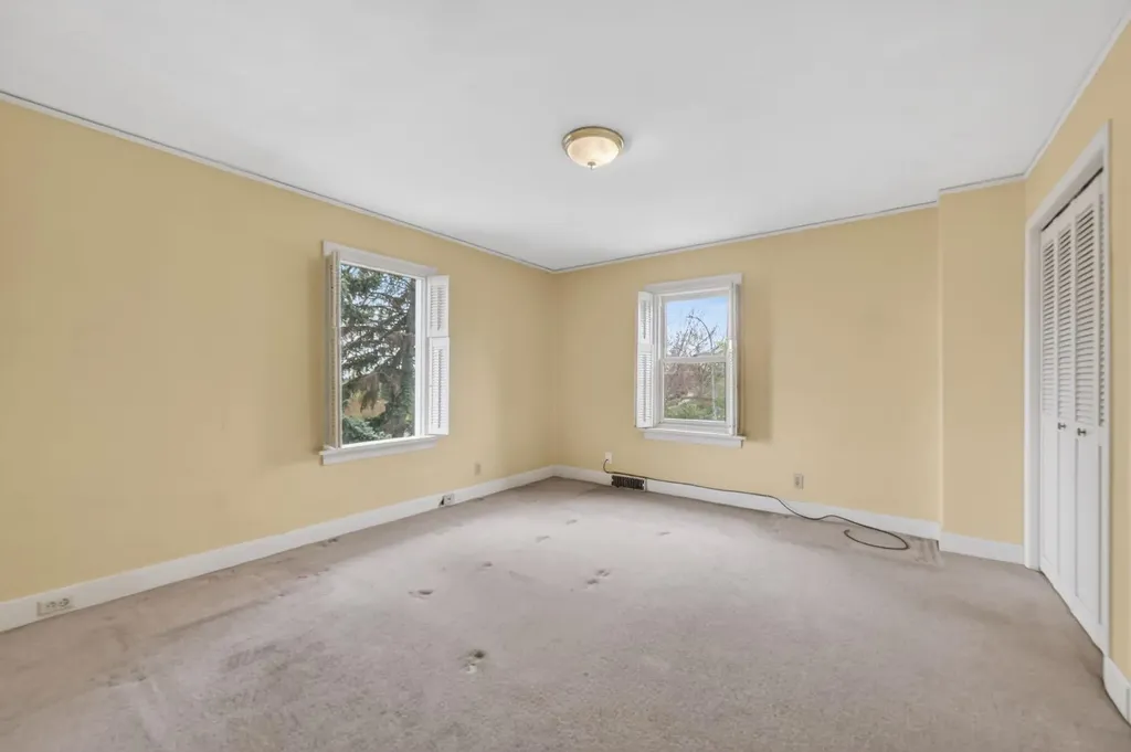 1439 Shelbourne Street SW Calgary AB T3C 2L1