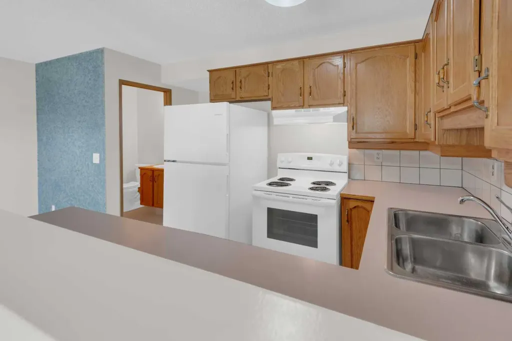 216 Shawinigan Drive SW Calgary AB T2Y 3B4