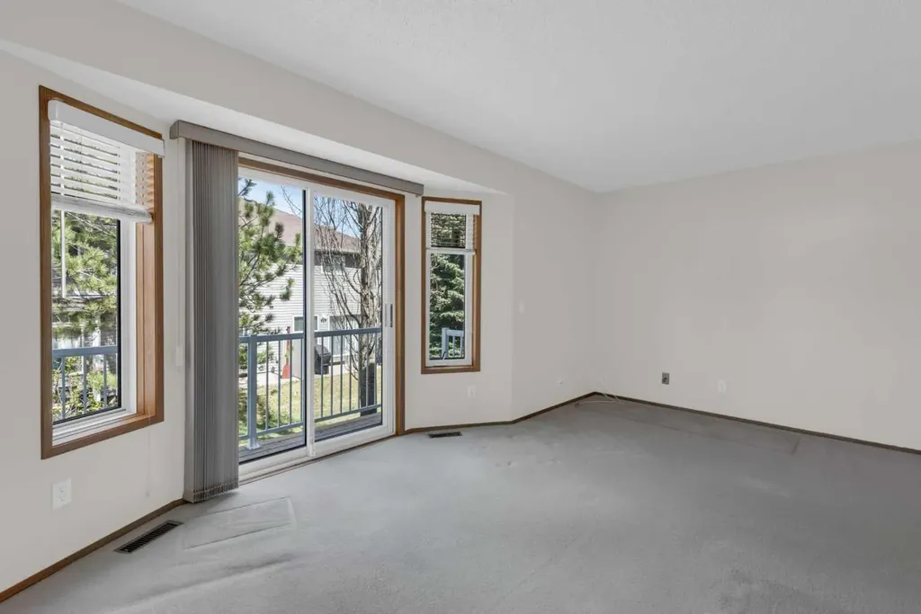 216 Shawinigan Drive SW Calgary AB T2Y 3B4