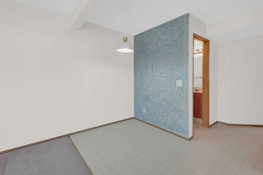 216 Shawinigan Drive SW Calgary AB T2Y 3B4
