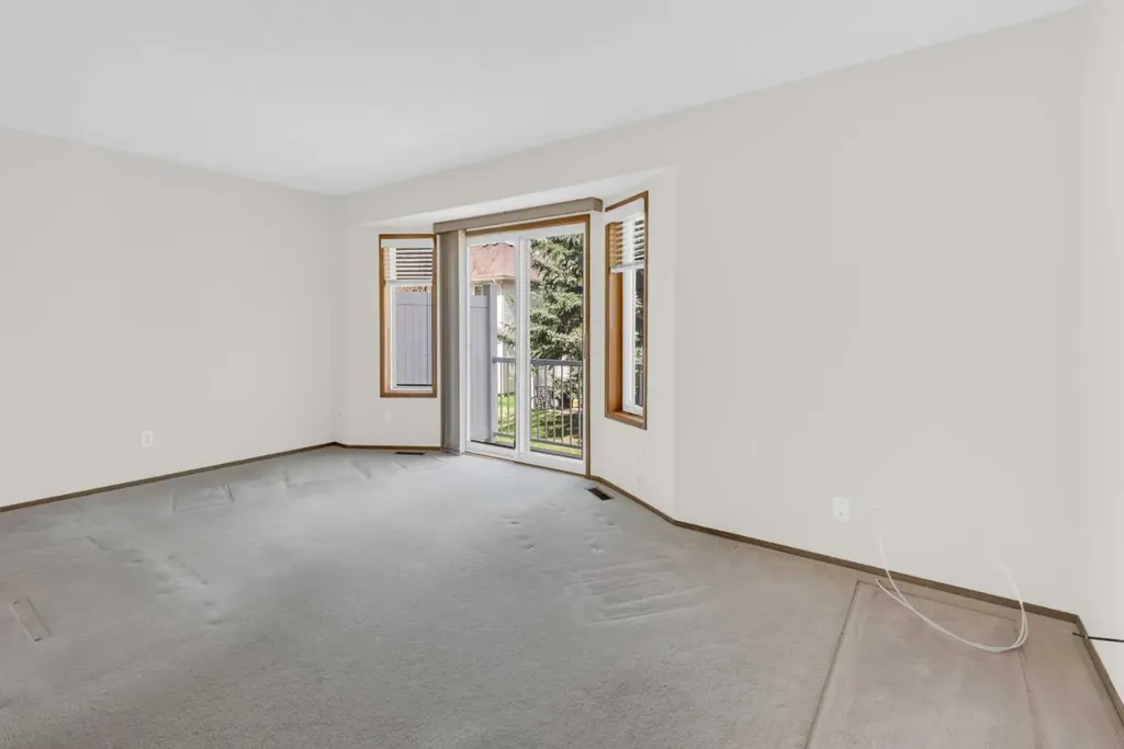 216 Shawinigan Drive SW Calgary AB T2Y 3B4