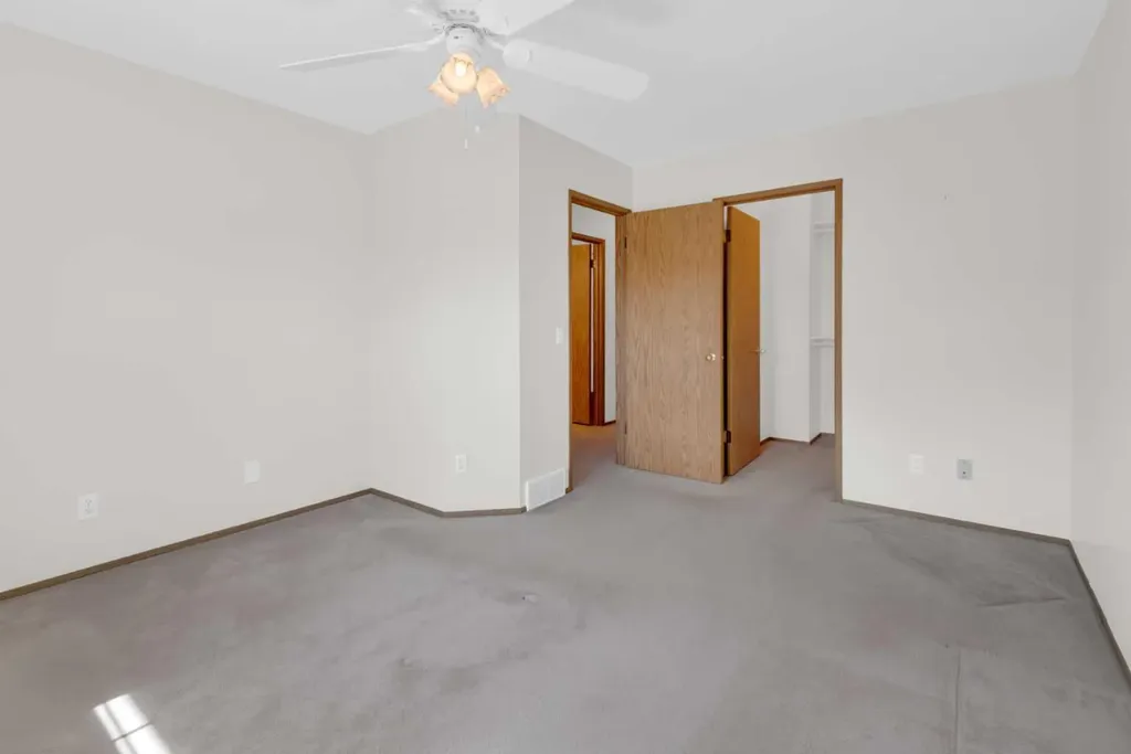 216 Shawinigan Drive SW Calgary AB T2Y 3B4