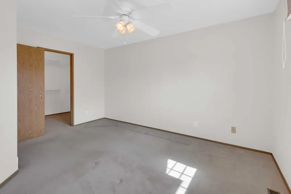 216 Shawinigan Drive SW Calgary AB T2Y 3B4