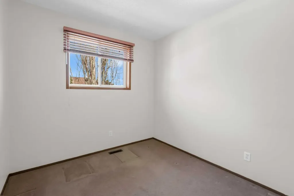 216 Shawinigan Drive SW Calgary AB T2Y 3B4