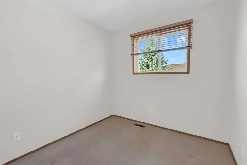 216 Shawinigan Drive SW Calgary AB T2Y 3B4