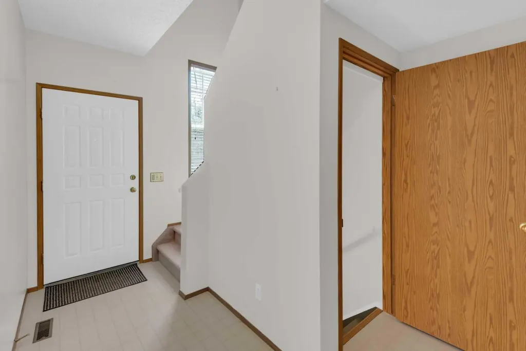 216 Shawinigan Drive SW Calgary AB T2Y 3B4