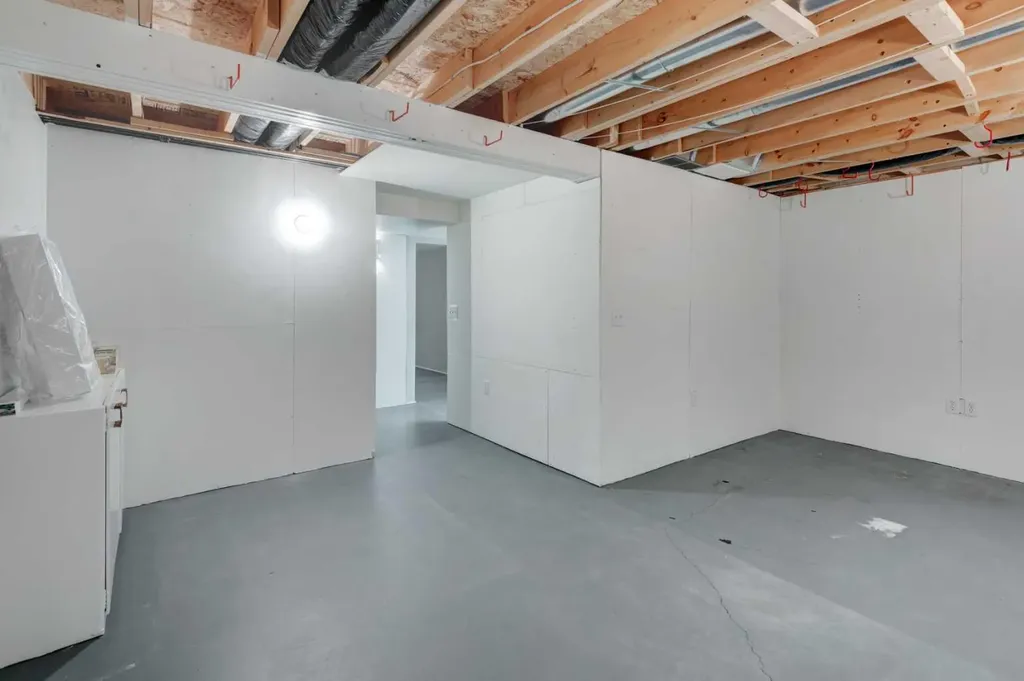 216 Shawinigan Drive SW Calgary AB T2Y 3B4