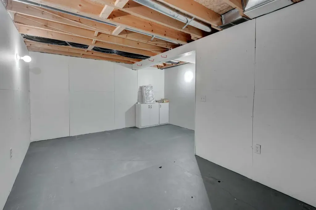 216 Shawinigan Drive SW Calgary AB T2Y 3B4