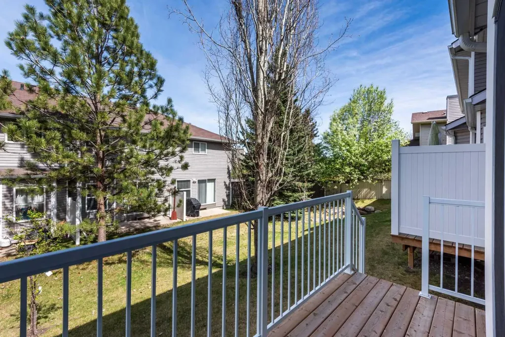 216 Shawinigan Drive SW Calgary AB T2Y 3B4