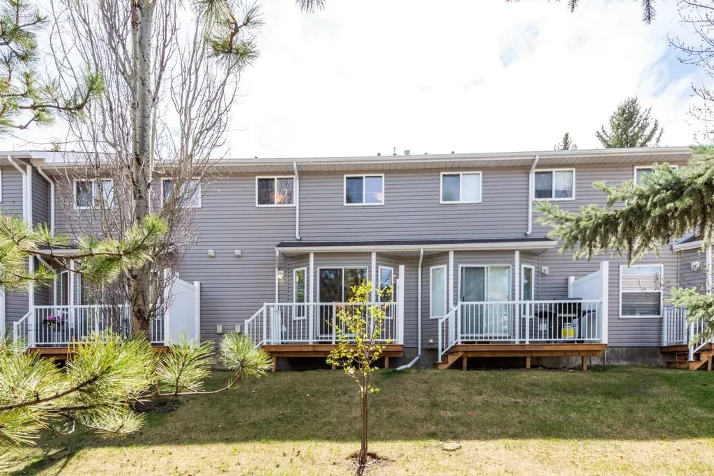 216 Shawinigan Drive SW Calgary AB T2Y 3B4