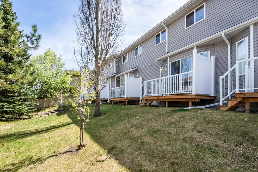 216 Shawinigan Drive SW Calgary AB T2Y 3B4