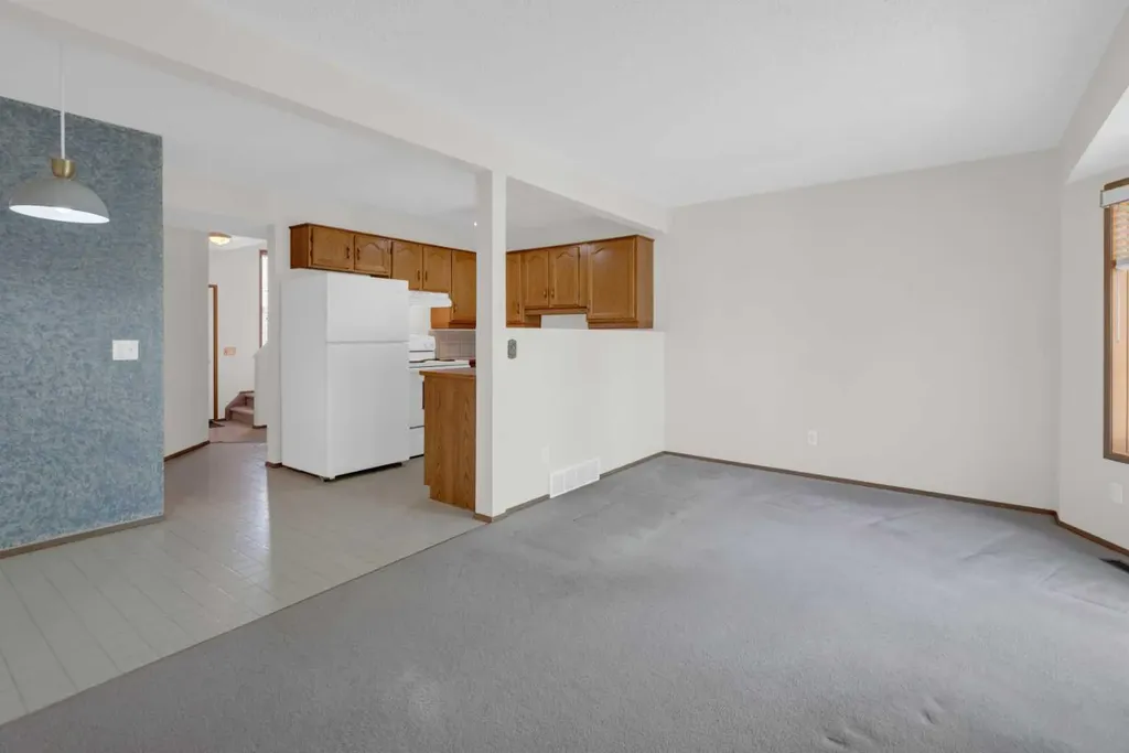 216 Shawinigan Drive SW Calgary AB T2Y 3B4