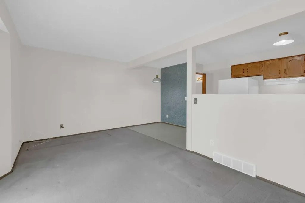 216 Shawinigan Drive SW Calgary AB T2Y 3B4