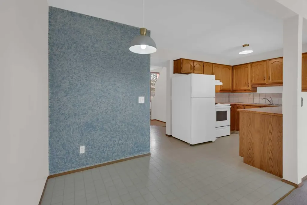 216 Shawinigan Drive SW Calgary AB T2Y 3B4