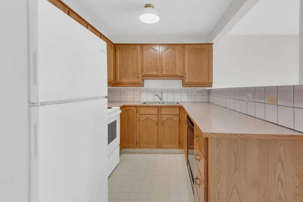 216 Shawinigan Drive SW Calgary AB T2Y 3B4