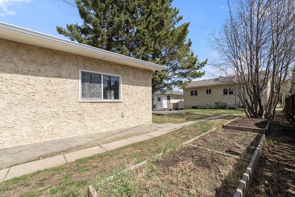 5228 47 Street Camrose AB T4V 1K4