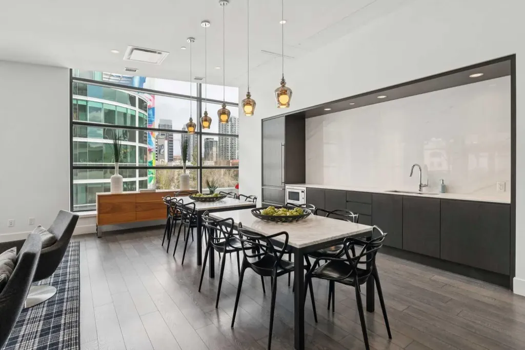 310 12 Avenue SW Calgary AB T2R 1B5